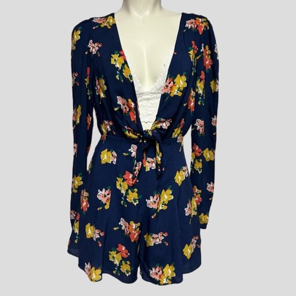 Kimchi Blue Maddie Plunging Tie-Front Romper - Picture 4 of 14